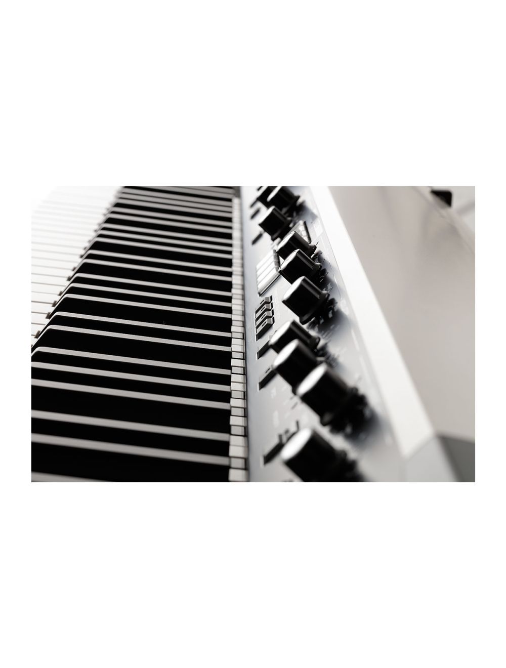 Korg SV-2-73S 73-Key Expanded "Stage Vintage" Piano w/Speakers - Vintage Creme