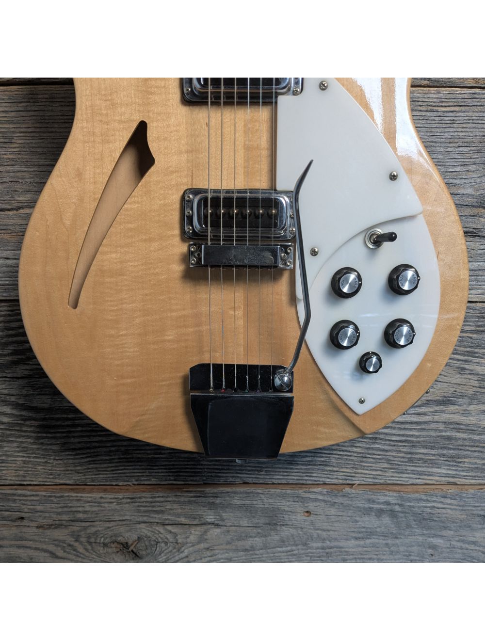 Used Rickenbacker 1997 330 Semi-Hollow - Mapleglo w/Case