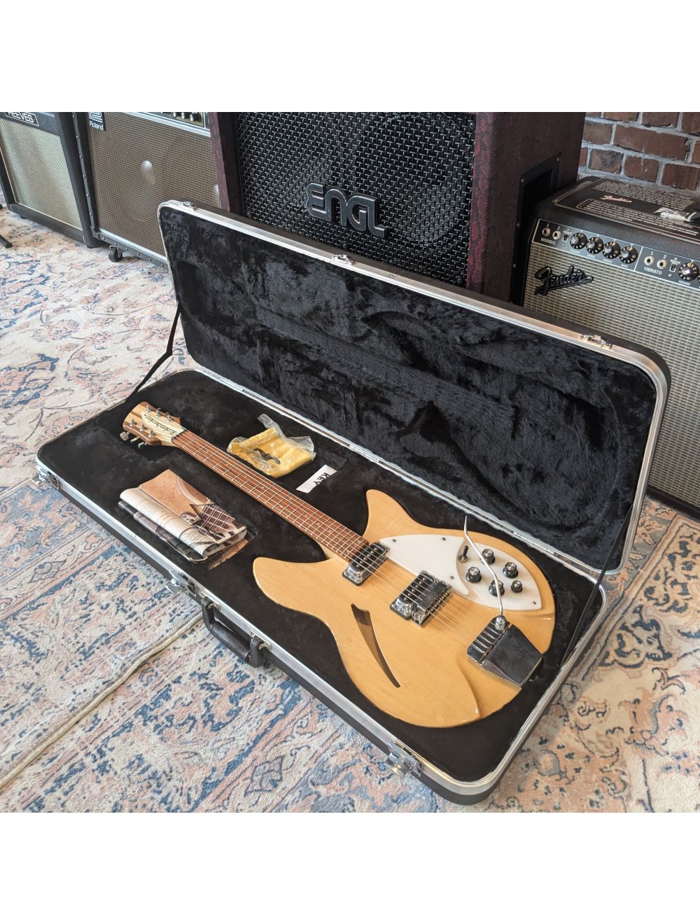 Used Rickenbacker 1997 330 Semi-Hollow - Mapleglo w/Case